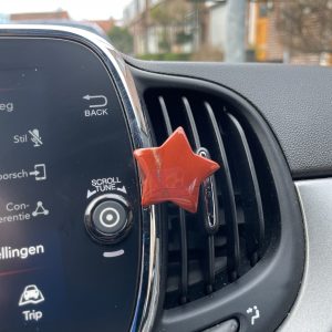 Rode jaspis ster voor in de auto