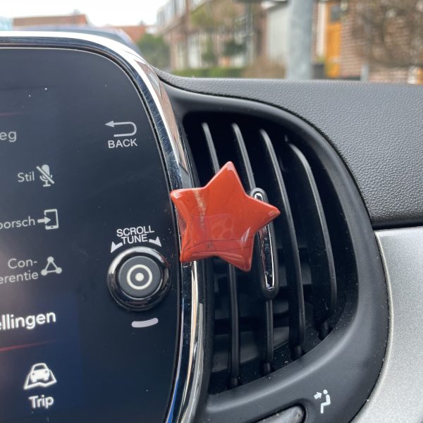 Rode jaspis ster voor in de auto
