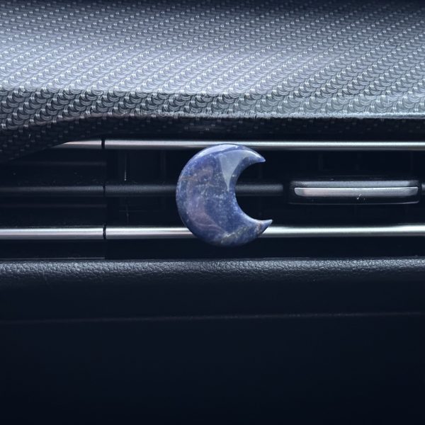 Sodaliet maan voor in de auto