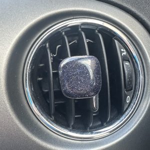 Goudsteen blauw voor in de auto (glitters)
