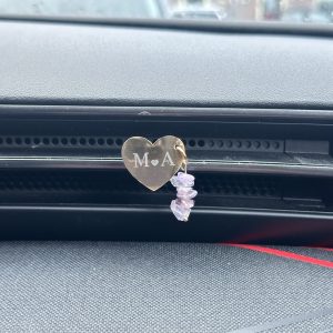 Hart met intialen en Amethist voor in de auto (goud)