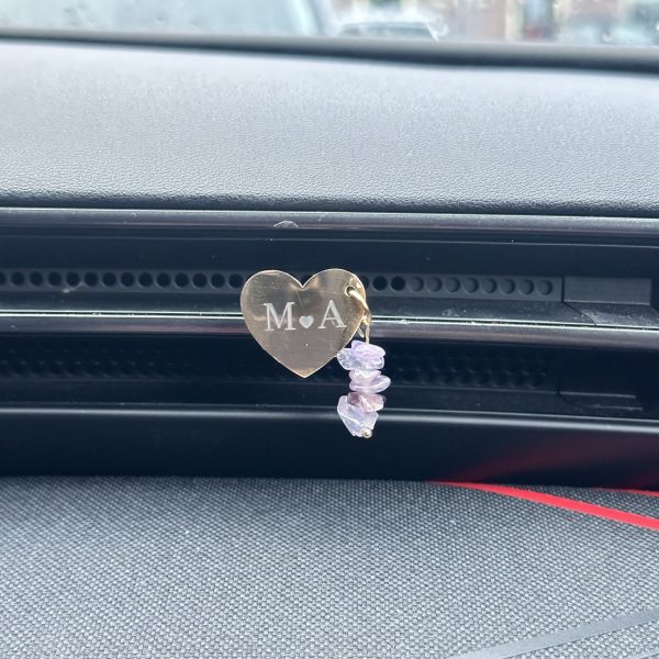 Hart met intialen en Amethist voor in de auto (goud)