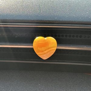 Agaat (geel gebeits)  hartje voor in de auto (klein)