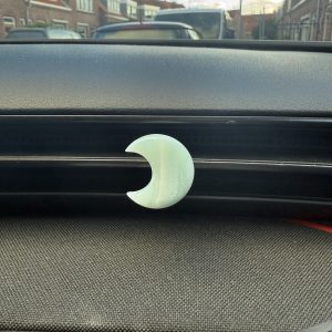 Amazoniet maan voor in de auto
