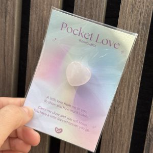 Rozenkwarts Pocket love hartje met tekst (Cadeautip)