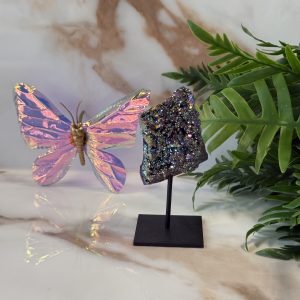 Titanium aura "Amethist gecoat'' mini op standaard #429