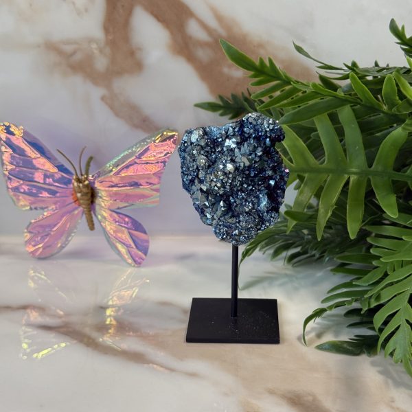 Titanium aura "Amethist gecoat" mini op standaard #411